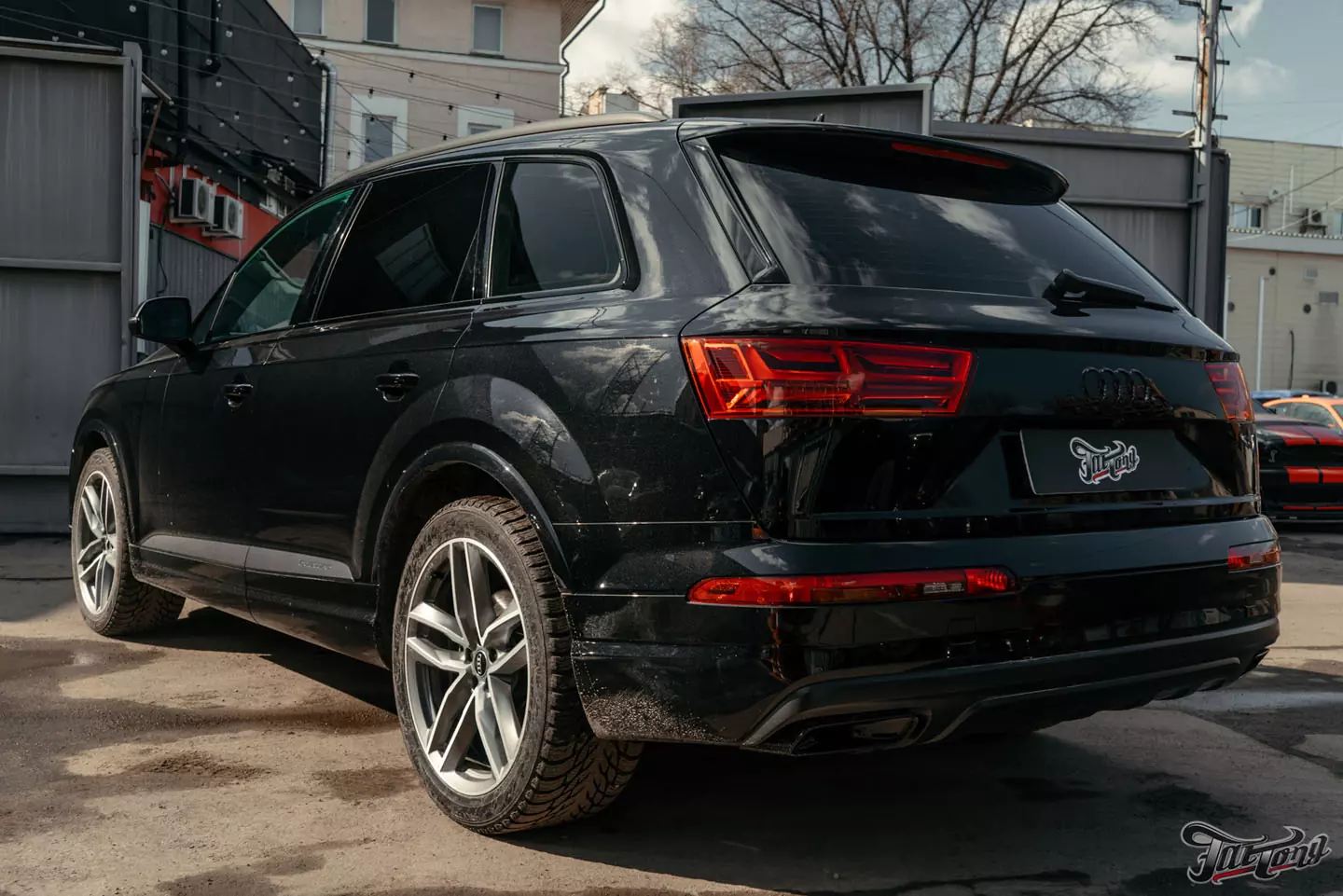 Окрас насадок выхлопа Audi Q7 в черный глянец